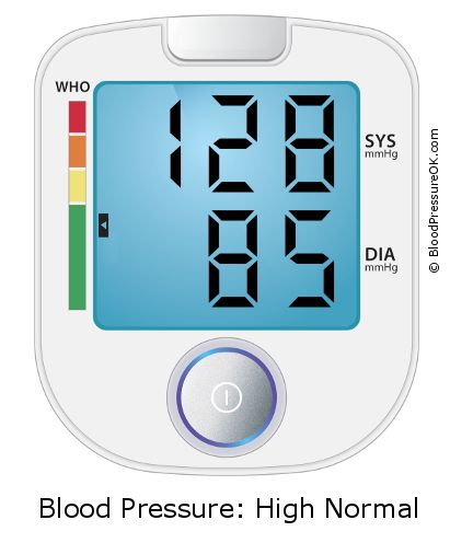Pressão de cheiro 128 sobre 85 no monitor de pressão arterial